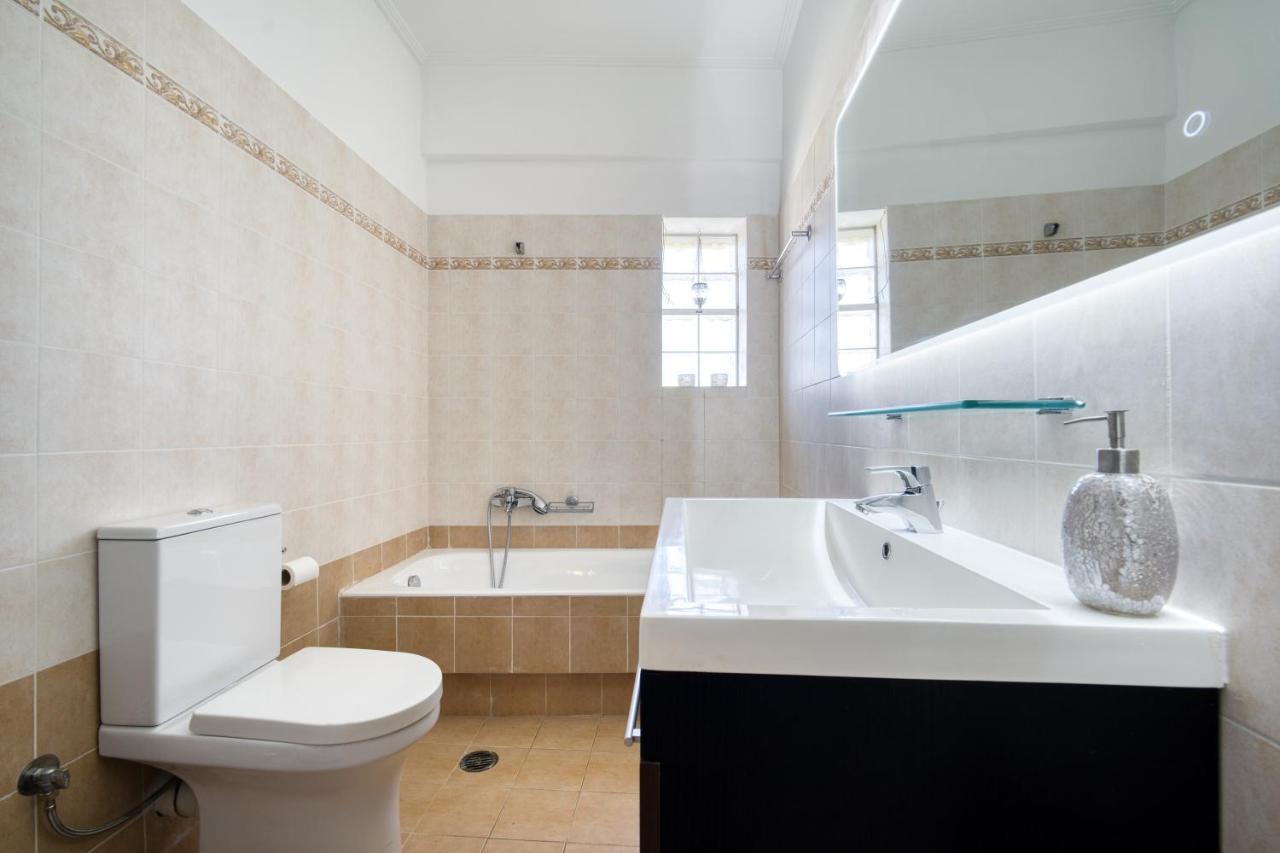 Sea & Mountain Apartment Close To Port And City Lávrion エクステリア 写真