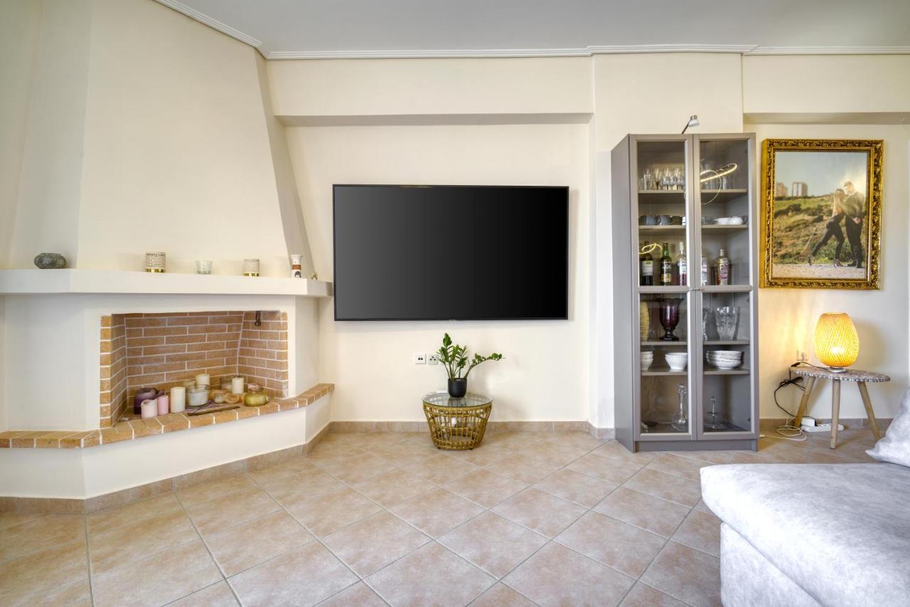 Sea & Mountain Apartment Close To Port And City Lávrion エクステリア 写真