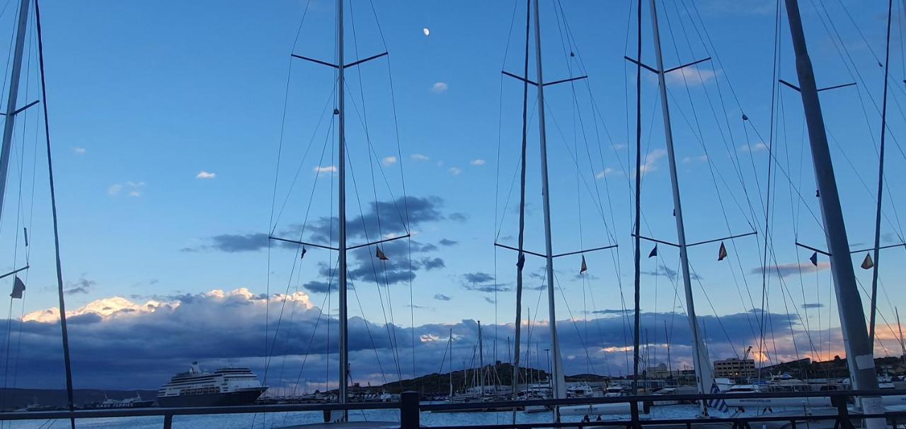 Sea & Mountain Apartment Close To Port And City Lávrion エクステリア 写真