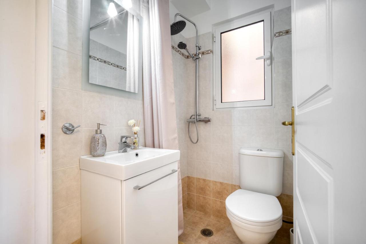 Sea & Mountain Apartment Close To Port And City Lávrion エクステリア 写真