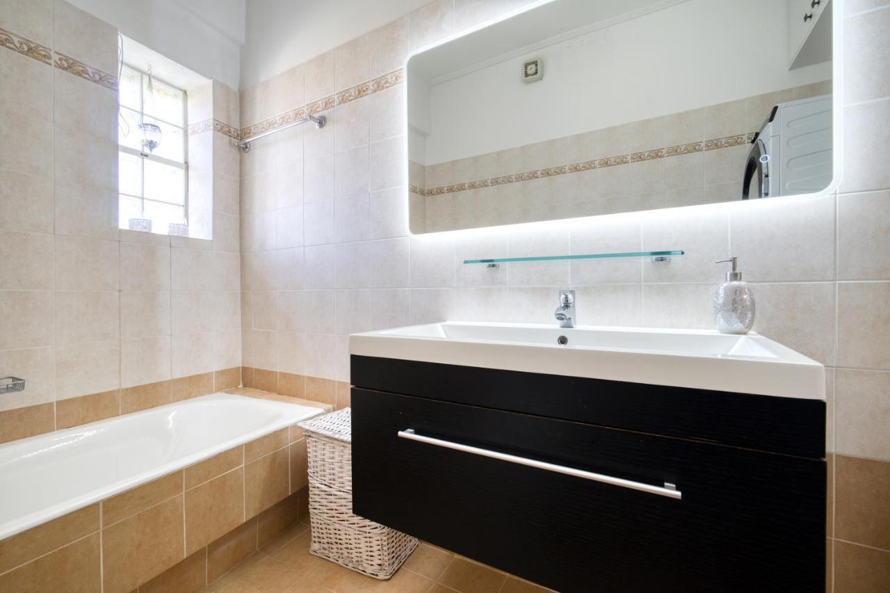Sea & Mountain Apartment Close To Port And City Lávrion エクステリア 写真