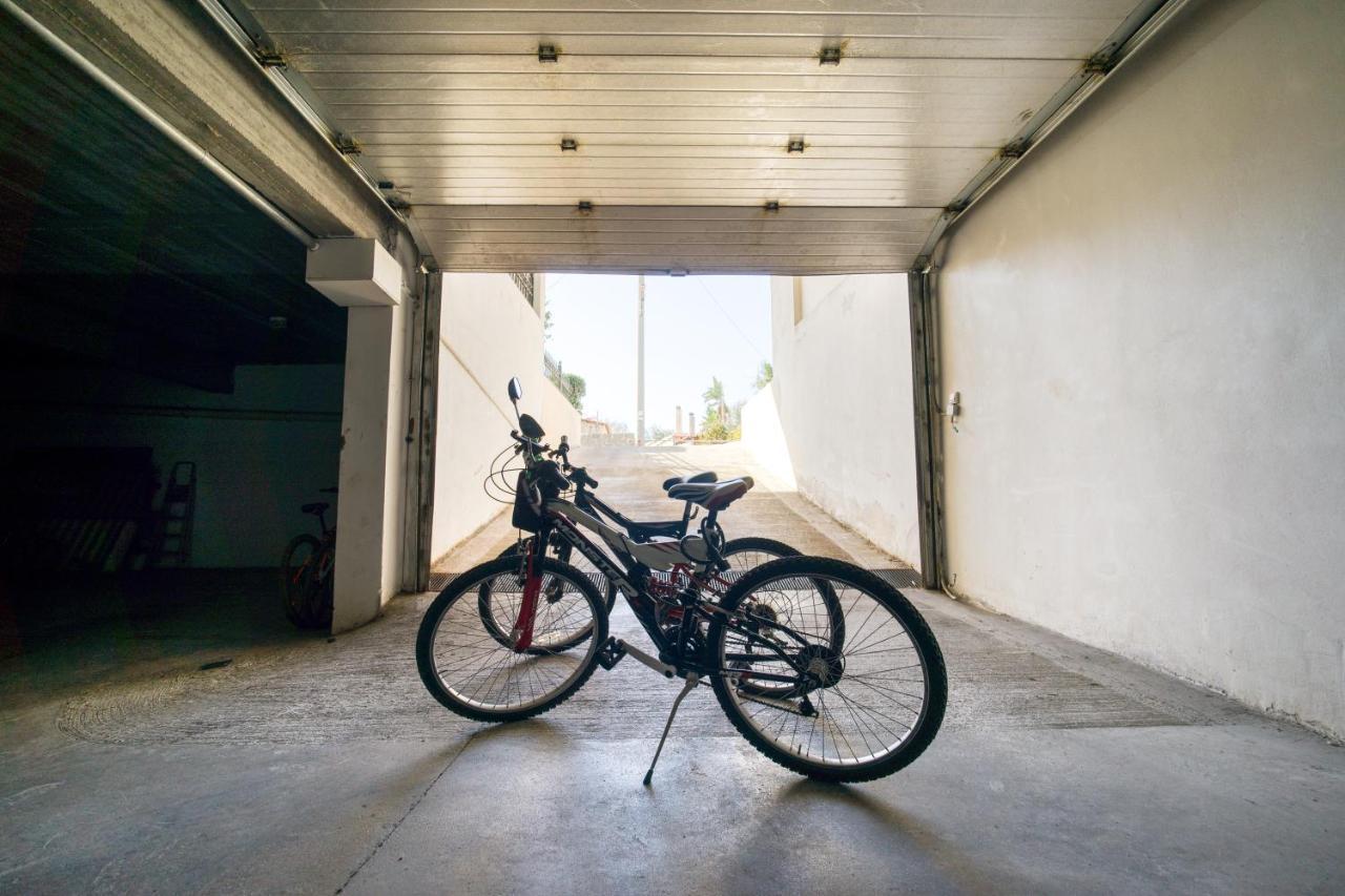 Sea & Mountain Apartment Close To Port And City Lávrion エクステリア 写真