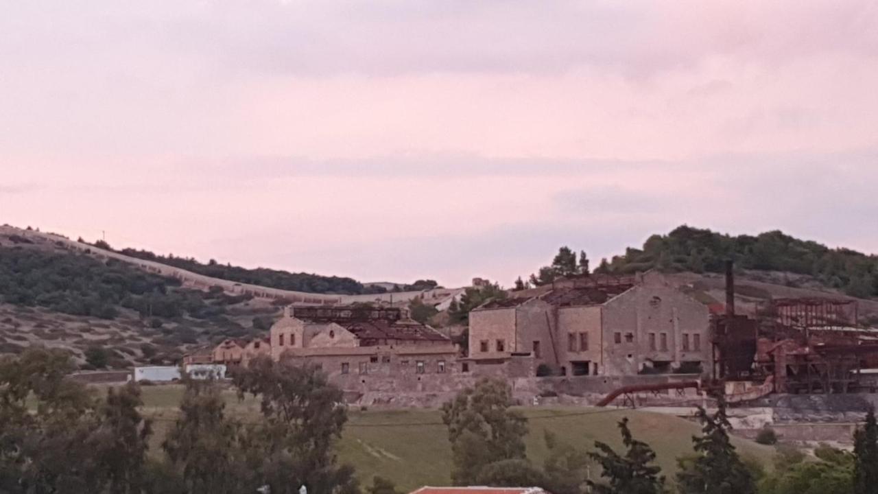Sea & Mountain Apartment Close To Port And City Lávrion エクステリア 写真
