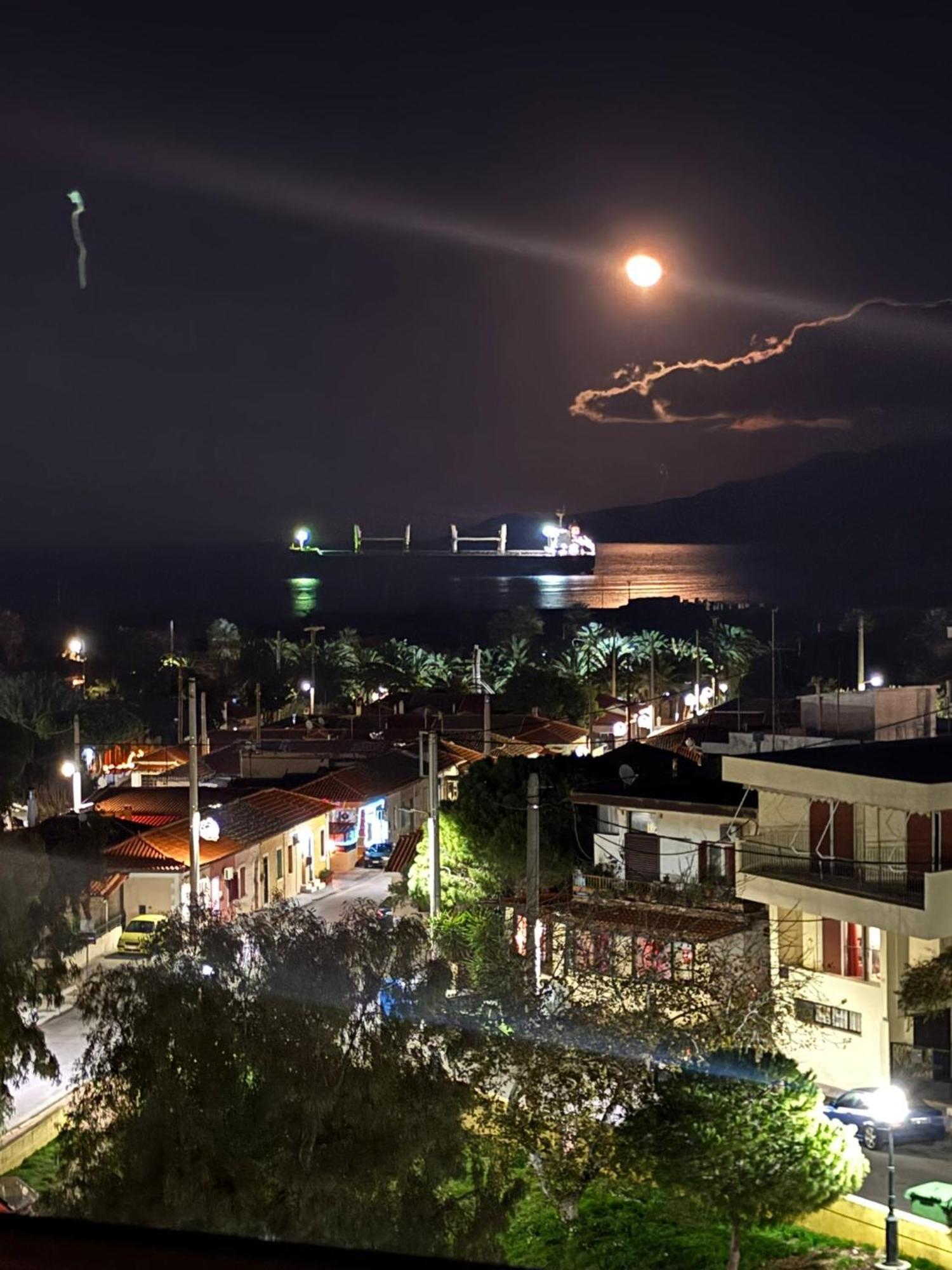 Sea & Mountain Apartment Close To Port And City Lávrion エクステリア 写真
