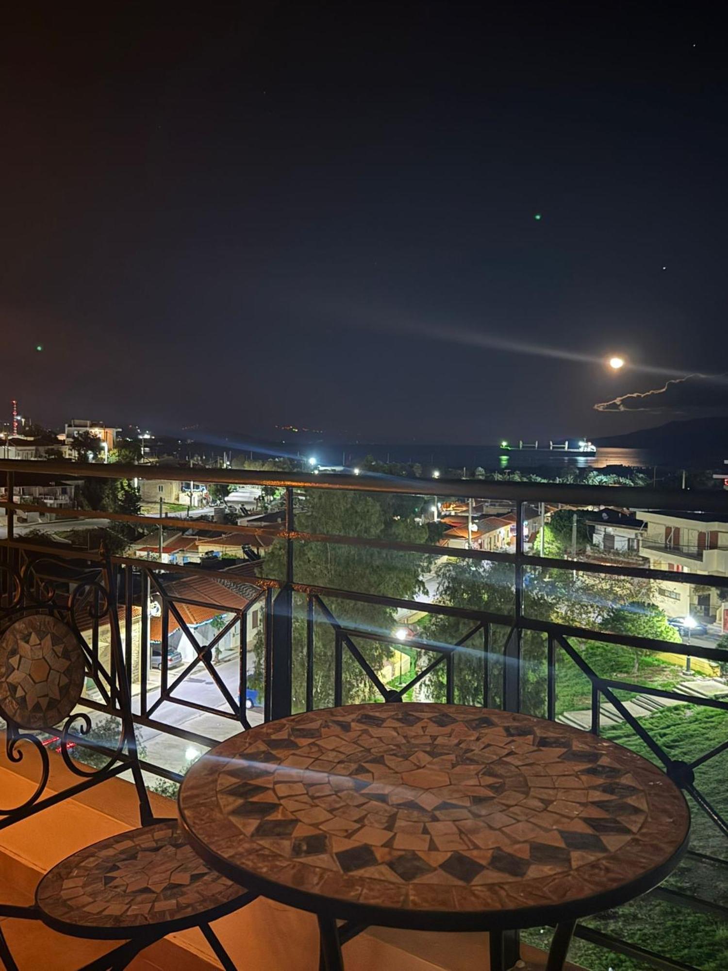 Sea & Mountain Apartment Close To Port And City Lávrion エクステリア 写真